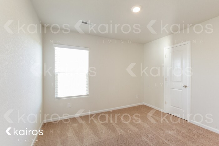 Building Photo - 207 Common Reed Dr