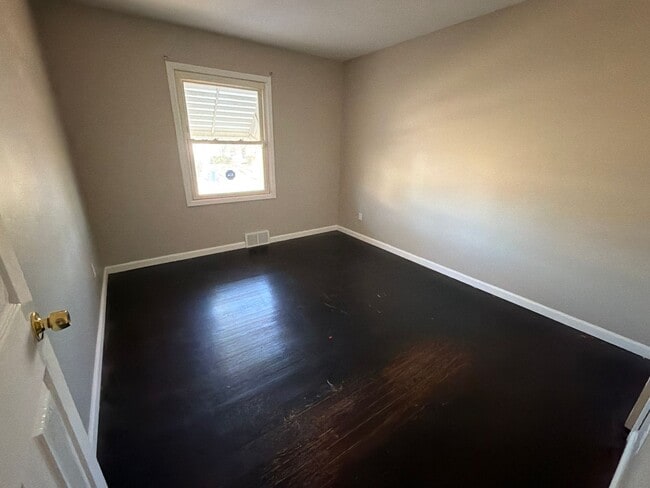 Building Photo - Two Bedroom & 1.5 Baths, Finished Basement!