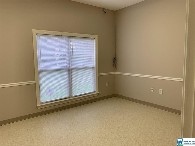 Building Photo - 490 Wildwood Cir N