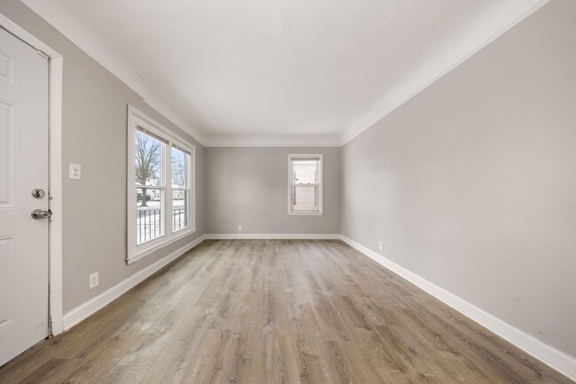 Building Photo - Renovated 3 bedroom bungalow $1250/month