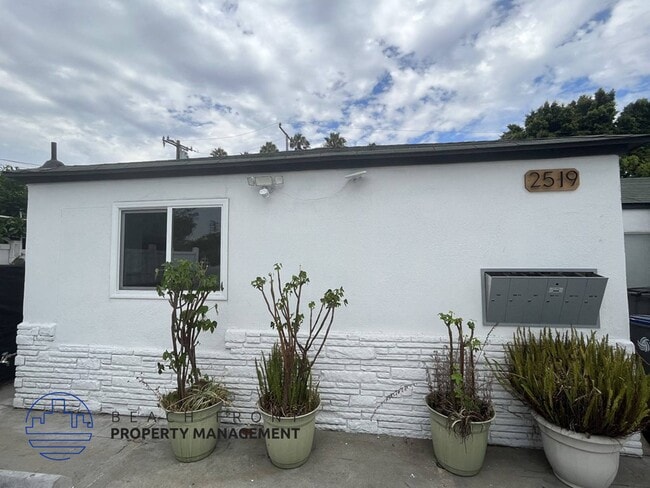 Building Photo - 2519 Monroe Ave.