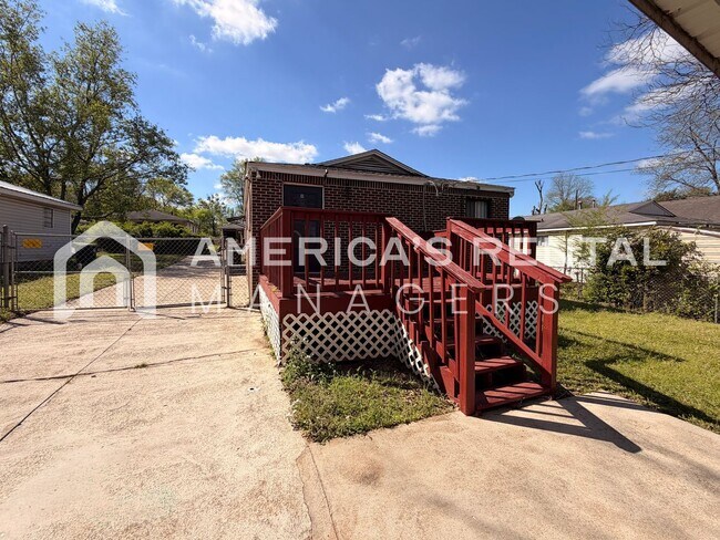 Building Photo - Updated Home for Rent in Birmingham, AL - Just minutes from Oxmoor Road!
