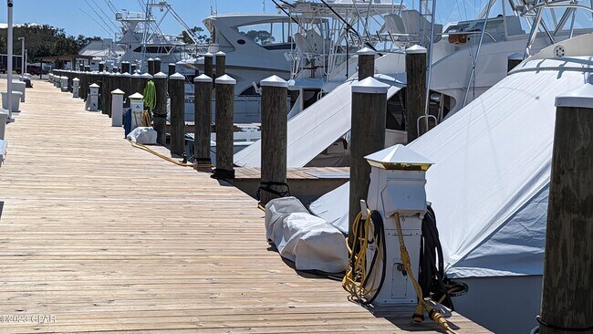 Building Photo - 4726 Bay Point Rd