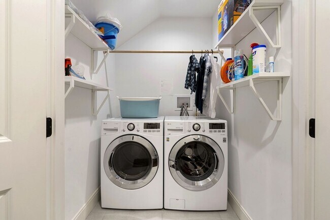 Building Photo - 265 Jackson St