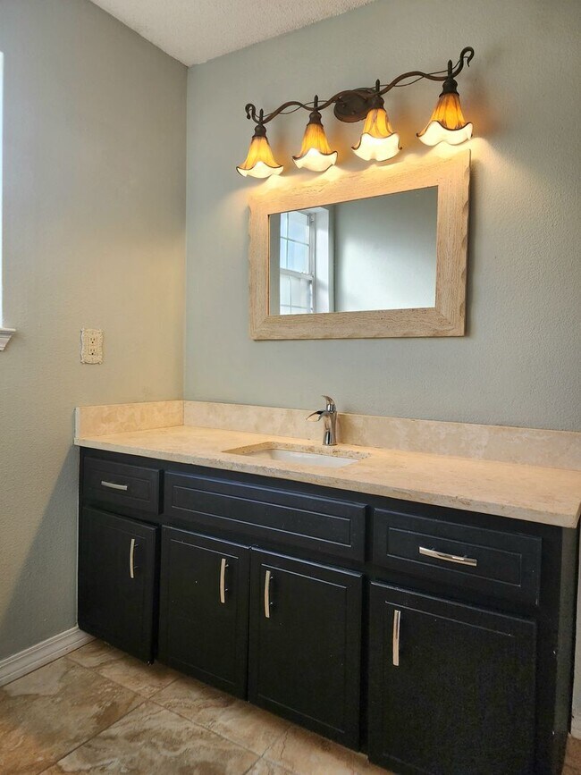 Building Photo - Adorable back yard in Gulf Shores - 3/2