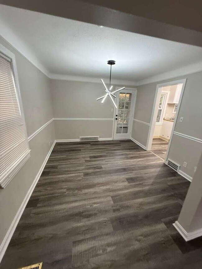 Building Photo - Updated 3-Bedroom Home in Lyndhurst Schools | Yard + Garage