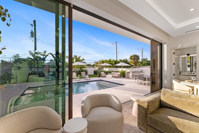 Building Photo - 220 S Swinton Ave