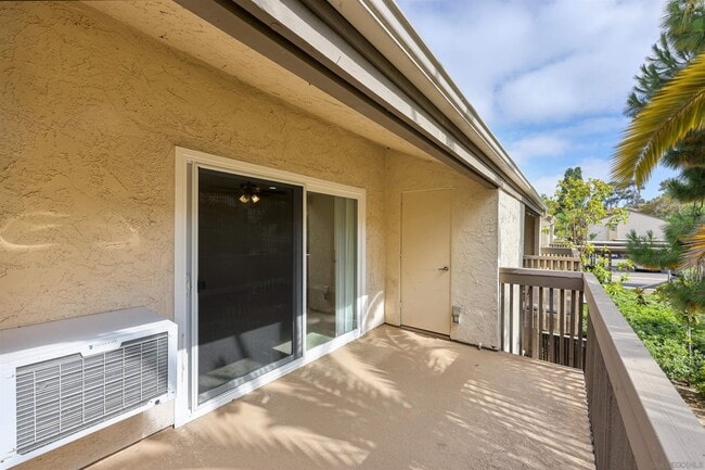 Building Photo - 8515 Villa La Jolla Dr