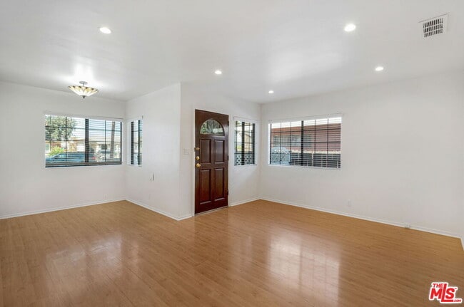 Building Photo - 11882 Ramona Ave