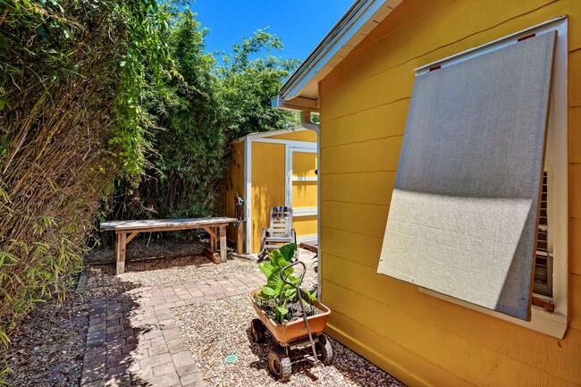 Building Photo - Charming Cottage in the Heart of Amelia Island: Your Perfect Rental Haven!