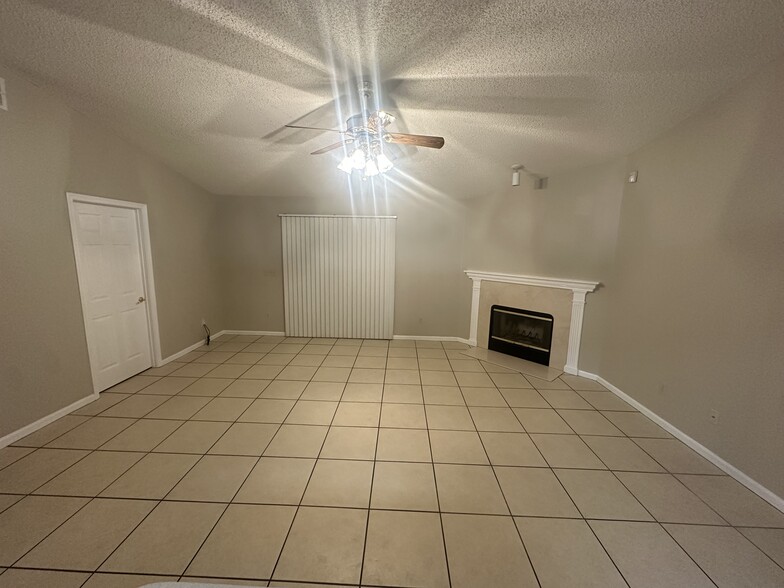 Building Photo - 1687 Spring Branch Dr W
