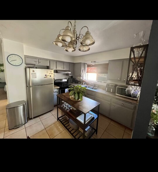 Building Photo - 208 Fraxinella St