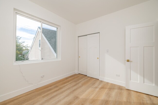 Building Photo - 1245 S Fairfield Ave