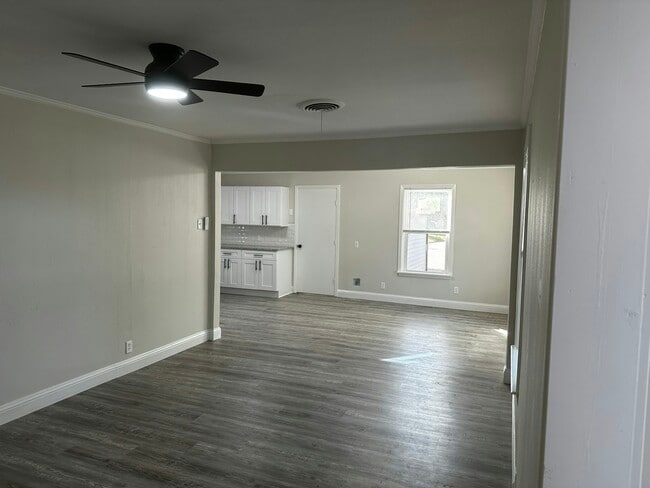 Building Photo - 209 Pendleton St