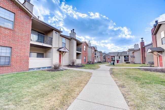 Building Photo - 1955 N Hicks Rd