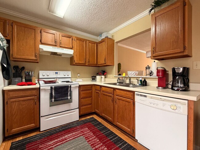 Building Photo - 170 Northview Dr