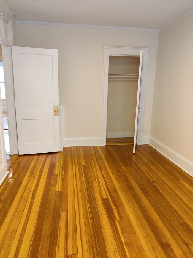 Building Photo - 8 Barrows St