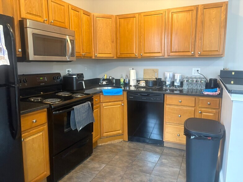 Building Photo - 1066 Commonwealth Ave