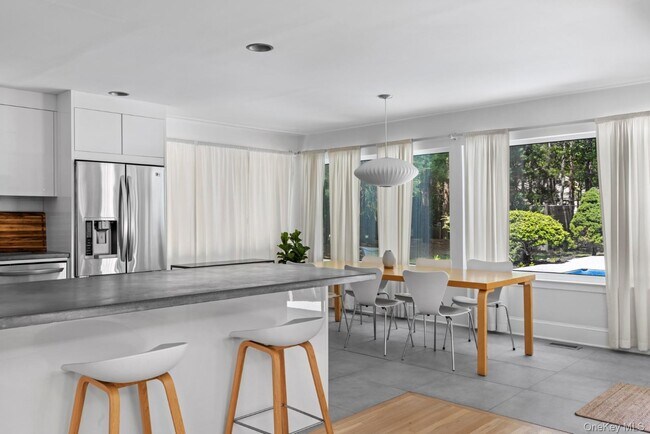 Building Photo - 24 Quogue Riverhead Rd