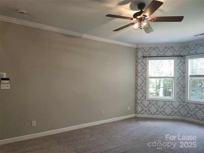 Building Photo - 9009 Hammersley Dr
