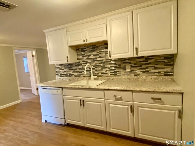 Building Photo - 43 Rodney St