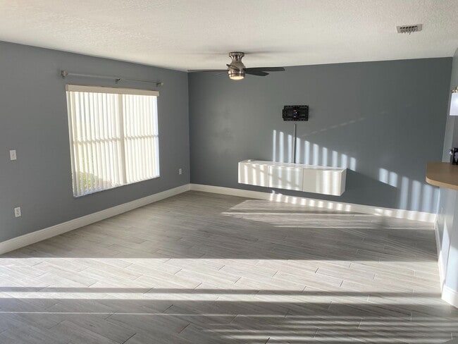 Building Photo - Newly Renovated 2bd/2.5ba in Amber Pointe ...
