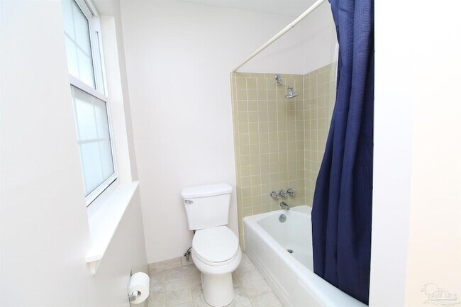 Building Photo - 4206 Lynn Ora Dr