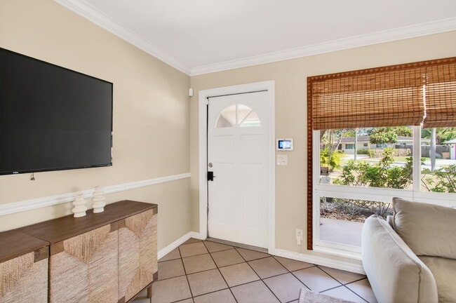 Building Photo - 301 SE 8th Ave