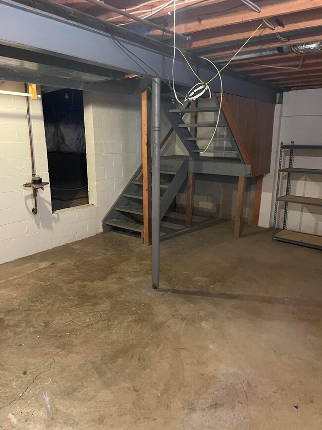 Building Photo - 6680 Birchton St