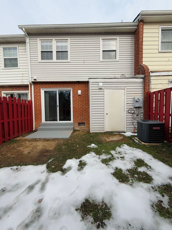 Building Photo - 2819 Banks Ct