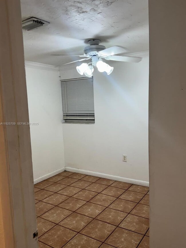 Building Photo - 4610 SW 116th Ave