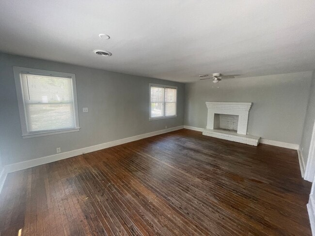 Building Photo - MOVE IN SPECIAL $500 DEPOSIT/FREE MONTHS R...