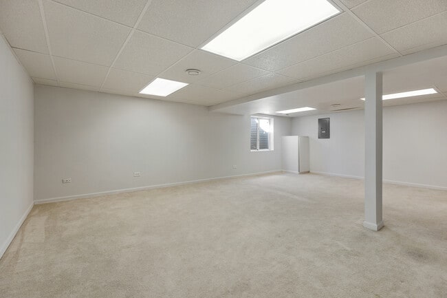 Building Photo - 820 Adam Ln