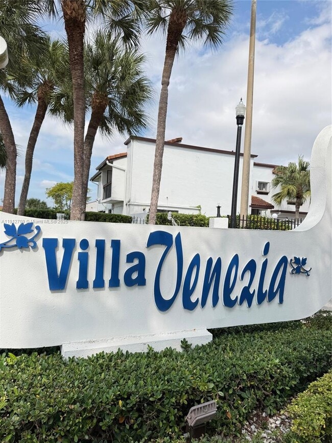 Building Photo - 1271 SW 124th Ct