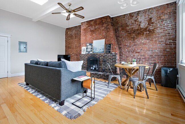 Building Photo - 127 Marlborough St