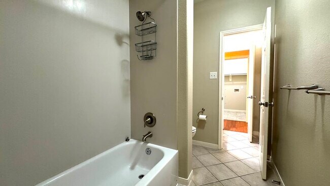 Building Photo - 8923 Willow Wind Ln