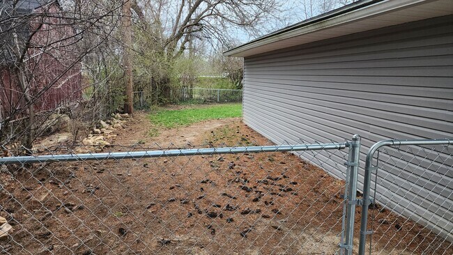 Building Photo - Ranch Home