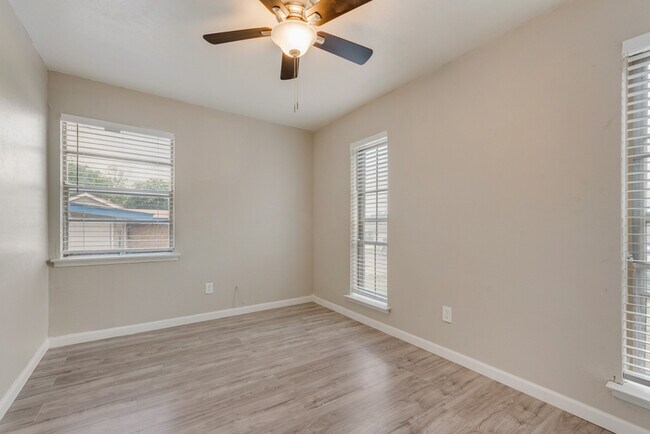 Building Photo - 3 bedroom Home with Prime Location