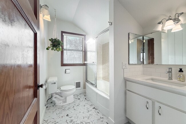 Building Photo - Riverfront 3-Bedroom Historical Richland Home