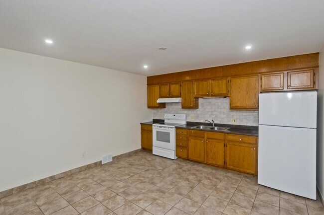 Building Photo - 181 State St