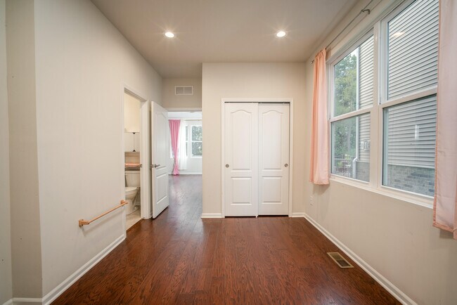 Building Photo - 2825 Dillon Dr