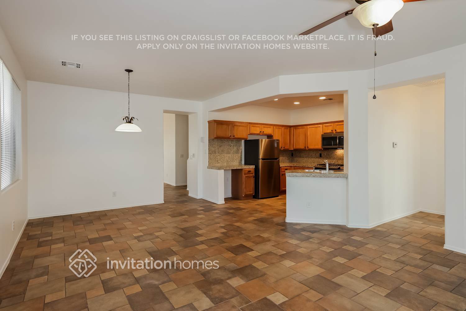 Building Photo - 39137 N Parker Ln