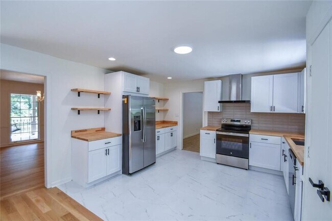 Building Photo - 17040 Birmingham Rd