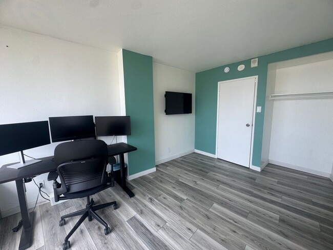 Building Photo - High-Rise Long Beach Condo with Ocean Views, Huge Balcony and Parking