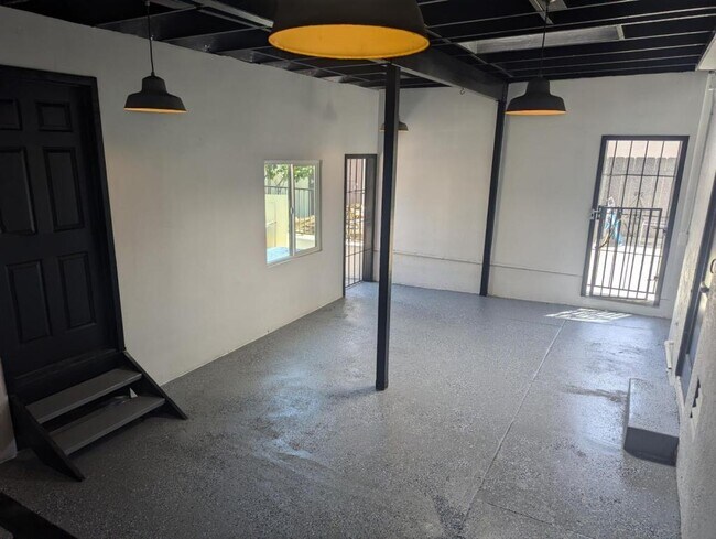 Building Photo - 995 Rosecrans St