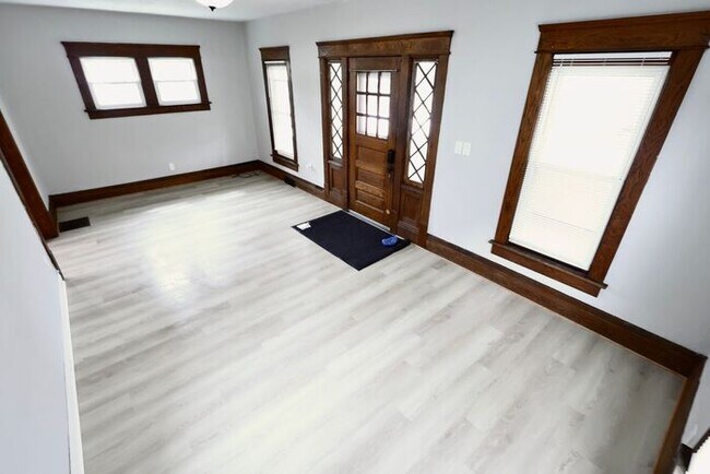 Building Photo - 91 Westwood Ave