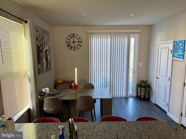 Building Photo - 7515 Mundell Rd