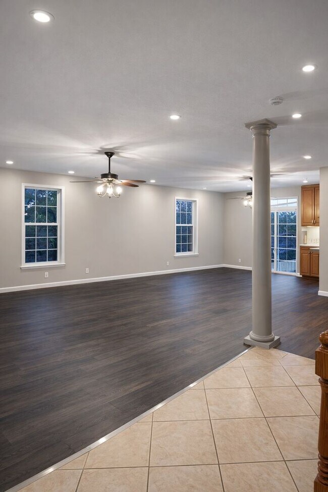 Building Photo - Home For Rent