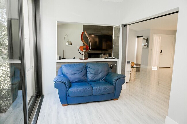 Building Photo - 5700 Coach House Cir