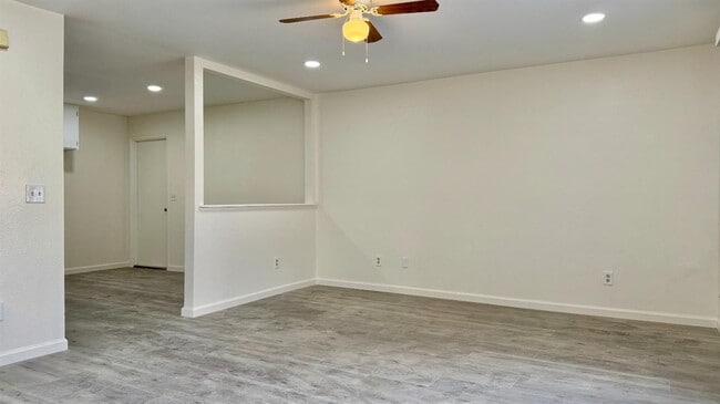 Building Photo - 2447 Knowlwood Dr